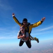 photo two people skydiving in tandem